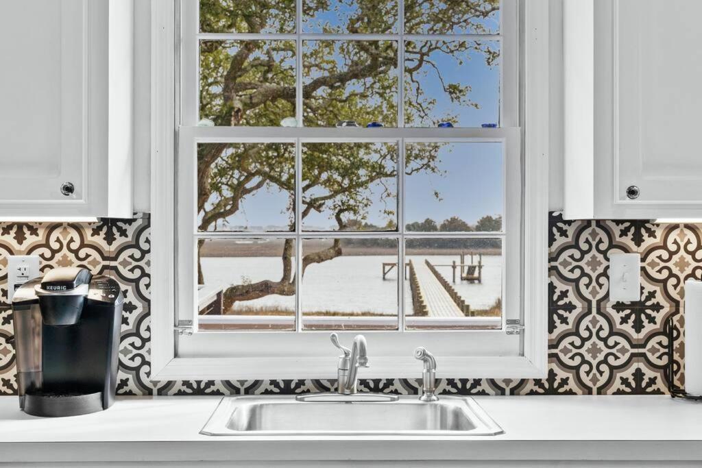 Dolphin Cove - Whole Waterfront House With Dock Villa Ocean Isle Beach Bagian luar foto