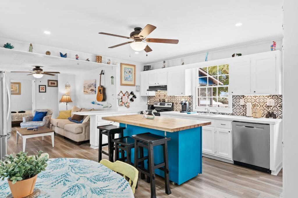 Dolphin Cove - Whole Waterfront House With Dock Villa Ocean Isle Beach Bagian luar foto